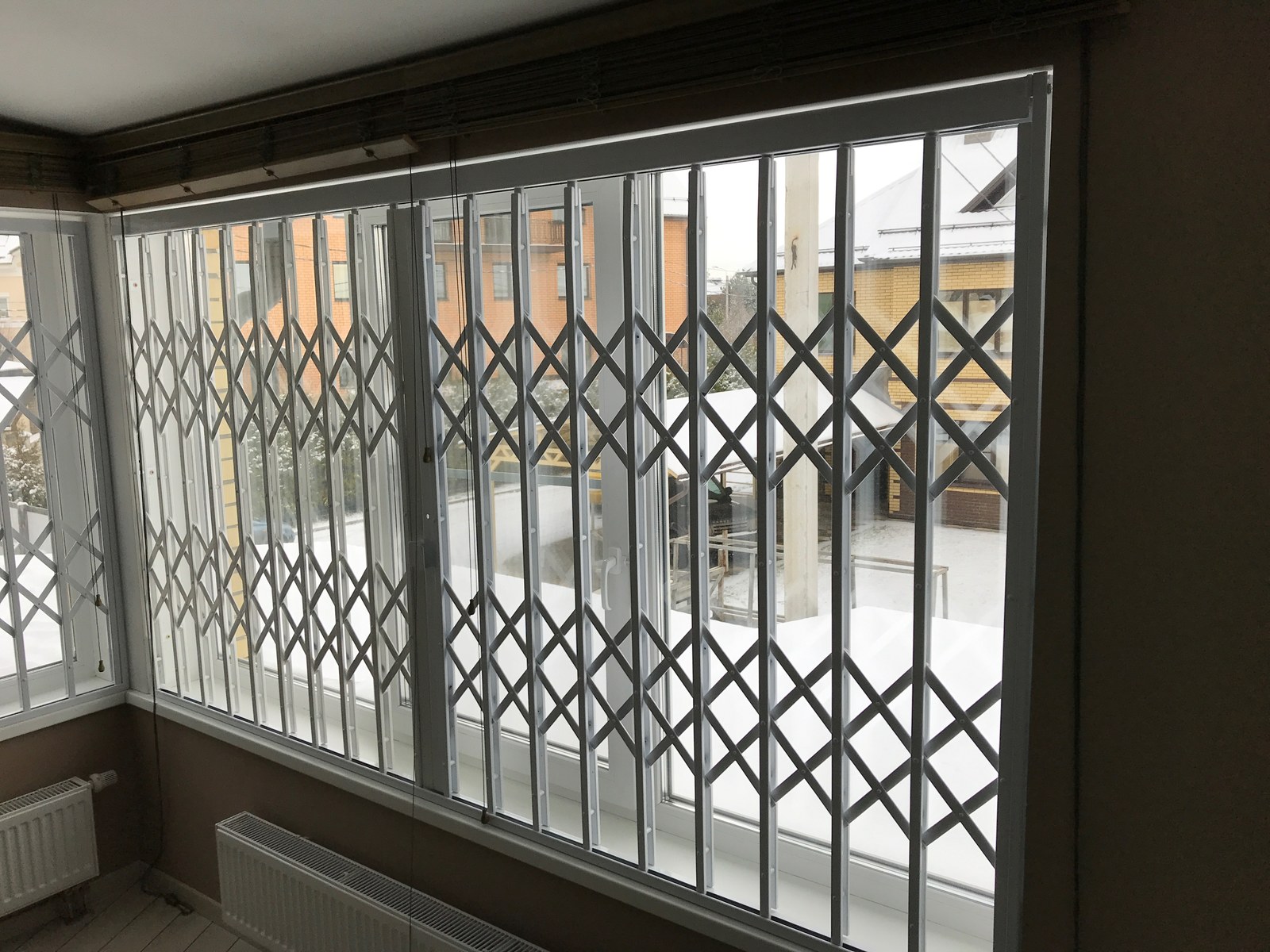 Металлические решетки на окна: функциональность и декор